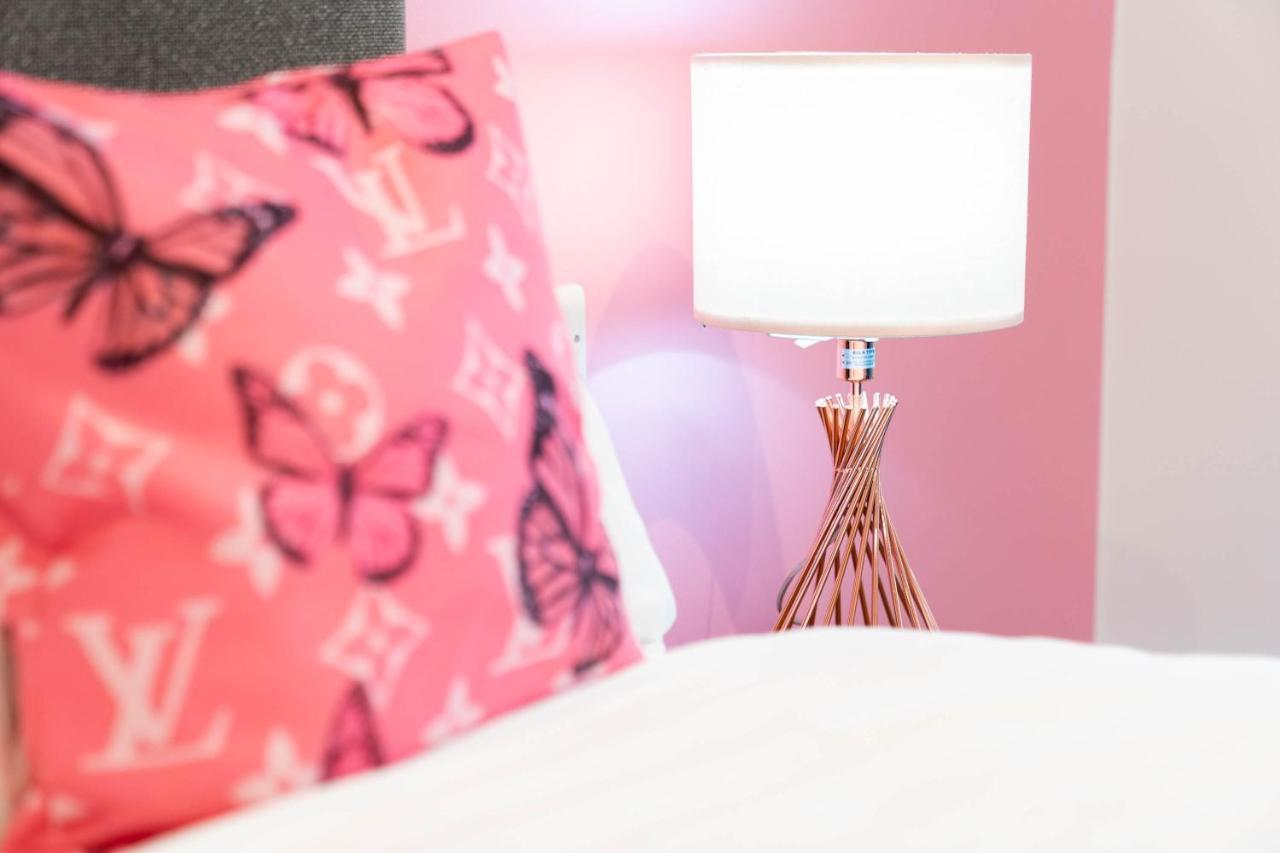 Maevela Apartments ☆ Pink Luxury Apartment With Balcony - Birmingham City Centre - 5 Min Walk From Bullring, Cube, Mailbox, New Street Station - Free Netflix & Wifi Экстерьер фото