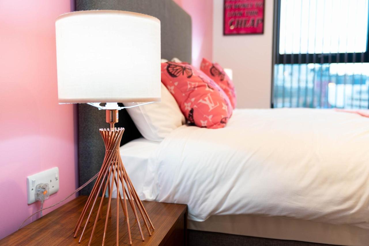 Maevela Apartments ☆ Pink Luxury Apartment With Balcony - Birmingham City Centre - 5 Min Walk From Bullring, Cube, Mailbox, New Street Station - Free Netflix & Wifi Экстерьер фото